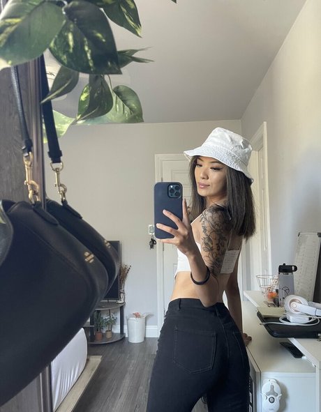 Nagie wyciekłe zdjęcie OnlyFans od Crybabyiris