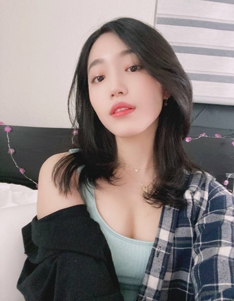 Nagie wyciekłe zdjęcie OnlyFans od Yoojin