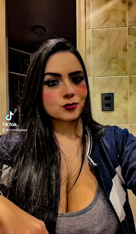 Nagie wyciekłe zdjęcie OnlyFans od Cris Nikolaus