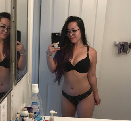 Nagie wyciekłe zdjęcie OnlyFans od Yipnotiq