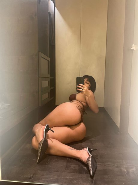 Nagie wyciekłe zdjęcie OnlyFans od Hana Mahmood