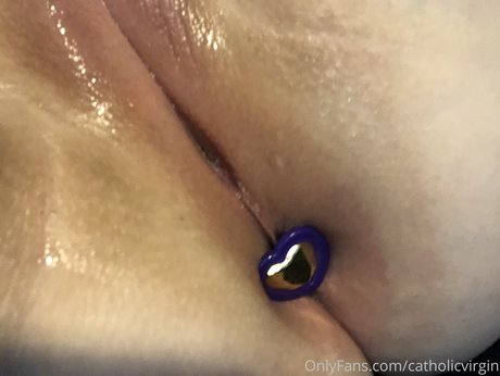 Nagie wyciekłe zdjęcie OnlyFans od Catholic Virgin