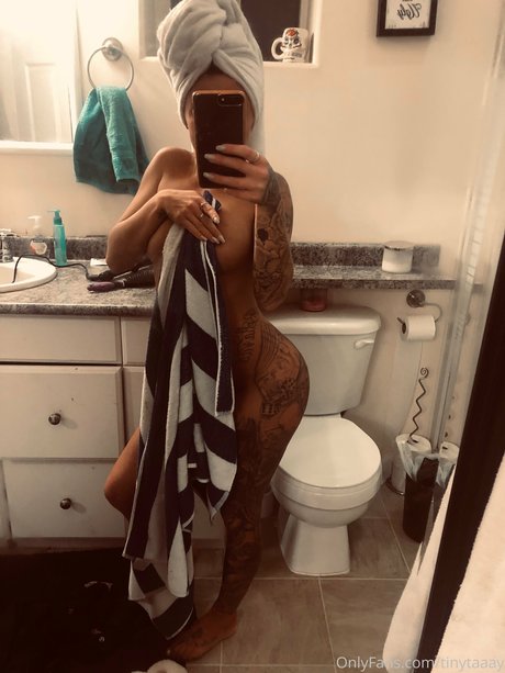 Nagie wyciekłe zdjęcie OnlyFans od Tay