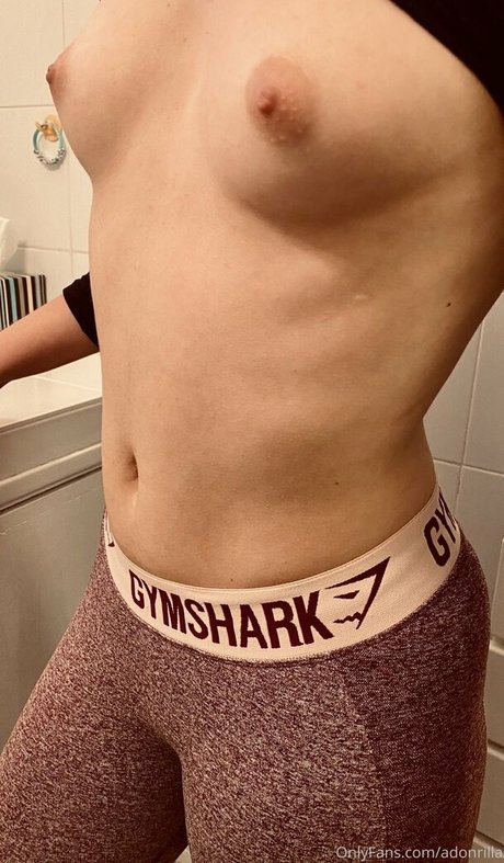 Nagie wyciekłe zdjęcie OnlyFans od Adonrilla