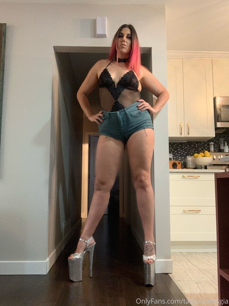 Tall Goddess Gia