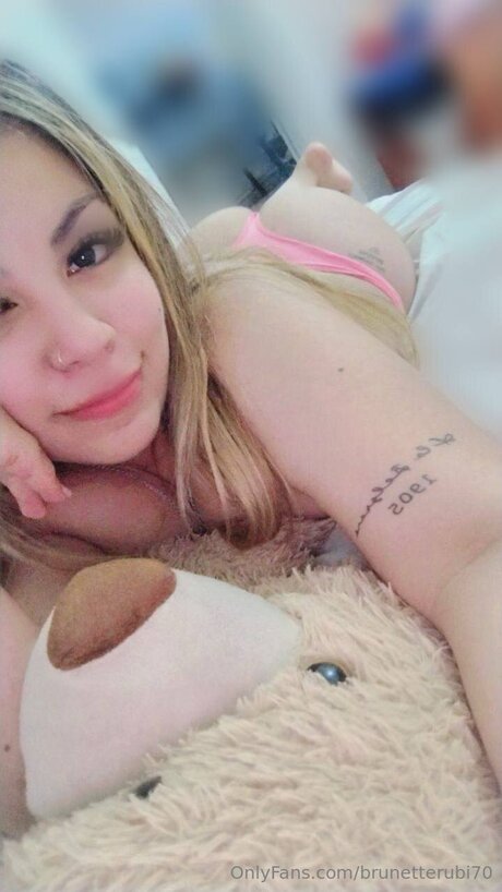 Brunetterubi70