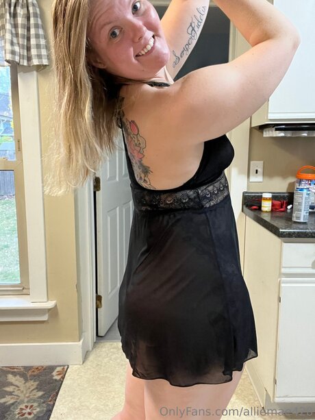 Nagie wyciekłe zdjęcie OnlyFans od Alliemae420