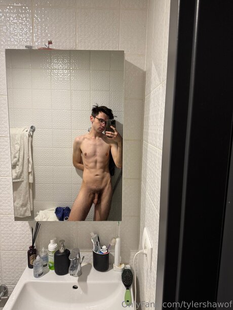 Nagie wyciekłe zdjęcie OnlyFans od Tylershawof
