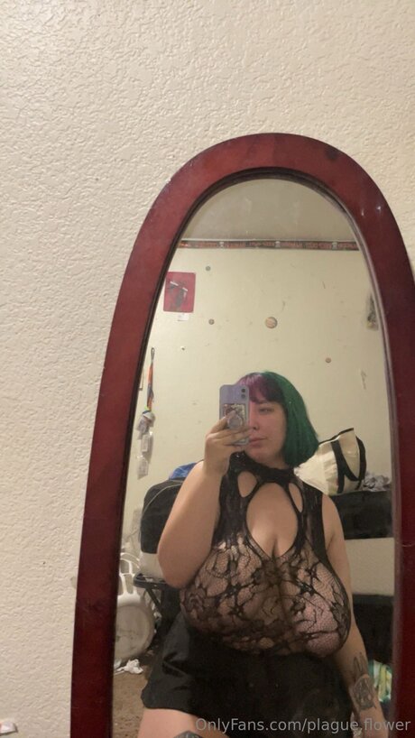 Nagie wyciekłe zdjęcie OnlyFans od Plague Flower