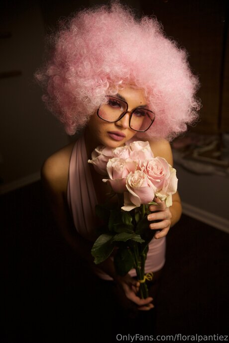 Nagie wyciekłe zdjęcie OnlyFans od Floralpantiez