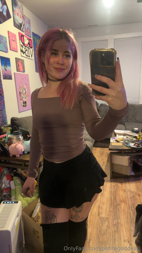 Nagie wyciekłe zdjęcie OnlyFans od Petitegoddessj