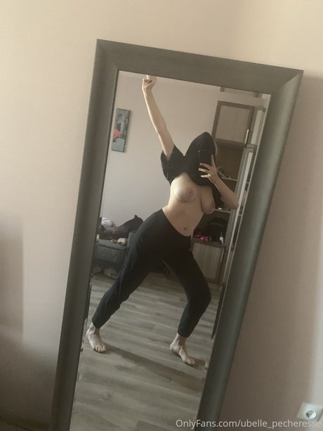 Nagie wyciekłe zdjęcie OnlyFans od Belle Pecheresse