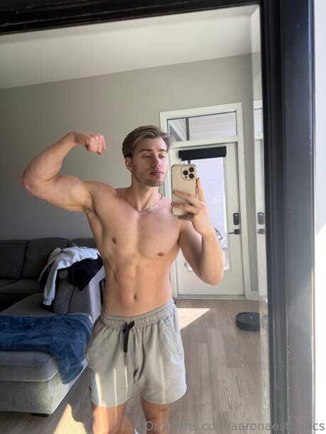 Nagie wyciekłe zdjęcie OnlyFans od Aaronaesthetics