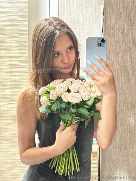 Nagie wyciekłe zdjęcie OnlyFans od Littleangelmary