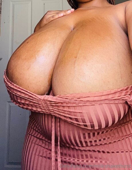 Nagie wyciekłe zdjęcie OnlyFans od Milkshakethirst