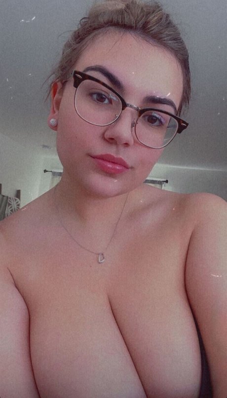 Nagie wyciekłe zdjęcie OnlyFans od Busty Kait