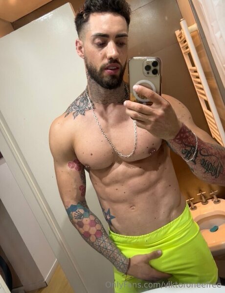 Nagie wyciekłe zdjęcie OnlyFans od Viktoroneefree