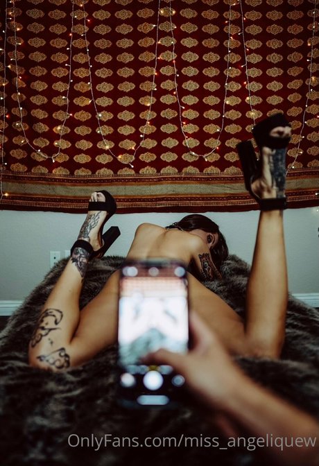 Nagie wyciekłe zdjęcie OnlyFans od Miss Angelique W