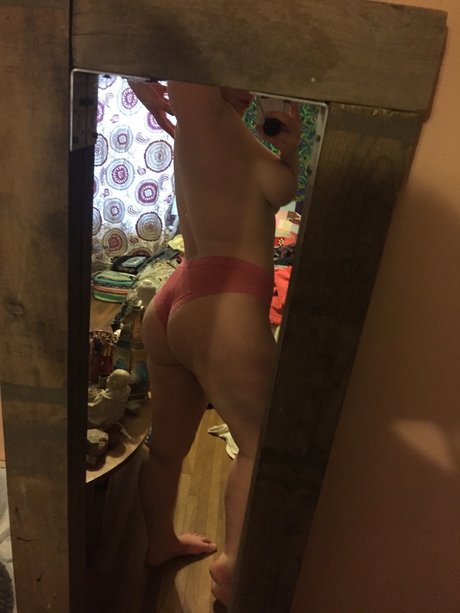 Nagie wyciekłe zdjęcie OnlyFans od Sweetlildarling