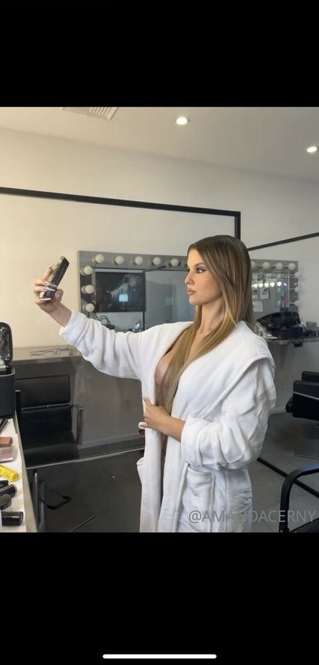Nagie wyciekłe zdjęcie OnlyFans od Amanda Cerny