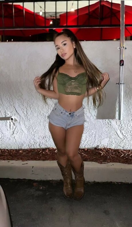 Nagie wyciekłe zdjęcie OnlyFans od Alahnaly