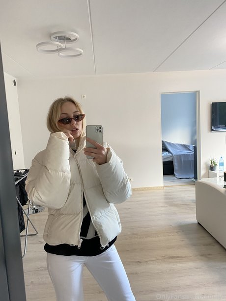 Nagie wyciekłe zdjęcie OnlyFans od Dinulya