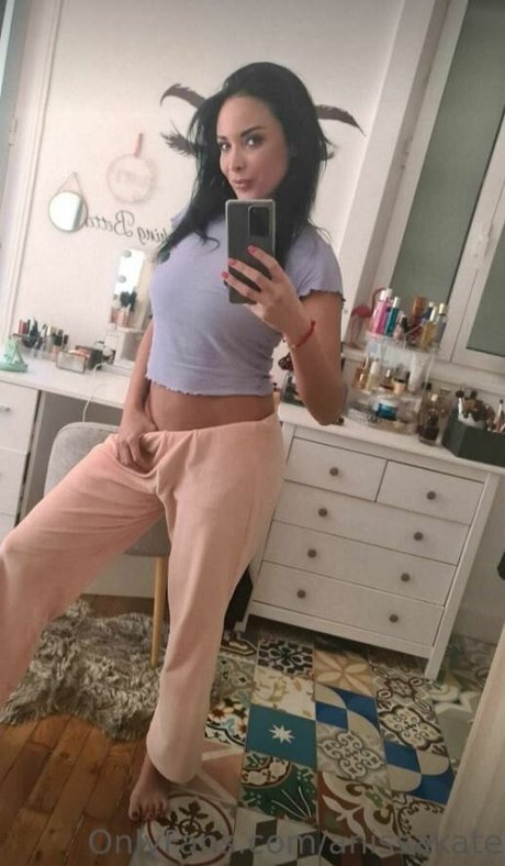 Anissa KATE