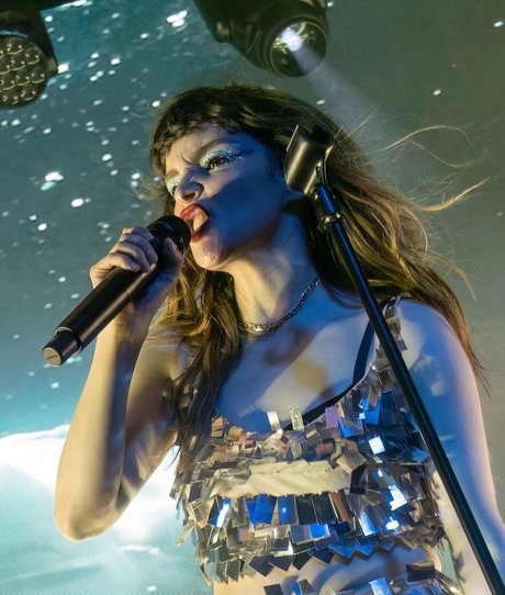 Nagie wyciekłe zdjęcie OnlyFans od Lauren Mayberry