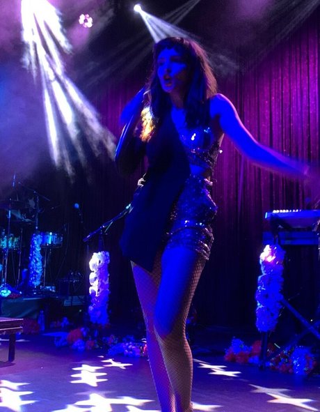 Nagie wyciekłe zdjęcie OnlyFans od Lauren Mayberry