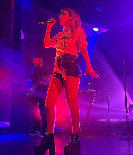 Nagie wyciekłe zdjęcie OnlyFans od Lauren Mayberry
