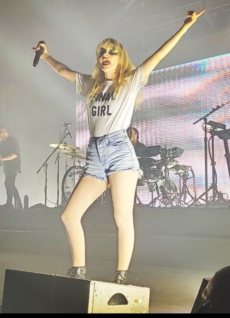Nagie wyciekłe zdjęcie OnlyFans od Lauren Mayberry