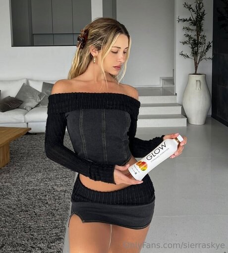 Nagie wyciekłe zdjęcie OnlyFans od Sierraskye