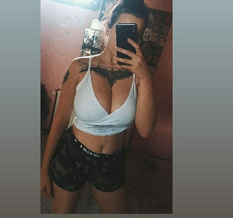 Nagie wyciekłe zdjęcie OnlyFans od Suzizvonar