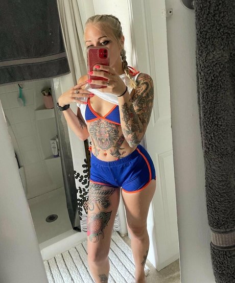 Nagie wyciekłe zdjęcie OnlyFans od Alliekazam