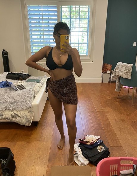 Nagie wyciekłe zdjęcie OnlyFans od Yamini Nambimadom