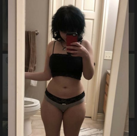 Nagie wyciekłe zdjęcie OnlyFans od Guttergirlgab