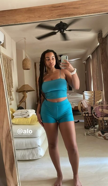 Nagie wyciekłe zdjęcie OnlyFans od Raina Morris