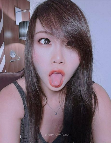 Nagie wyciekłe zdjęcie OnlyFans od Cherryhotwife