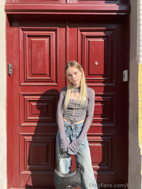 Nagie wyciekłe zdjęcie OnlyFans od Lily 18