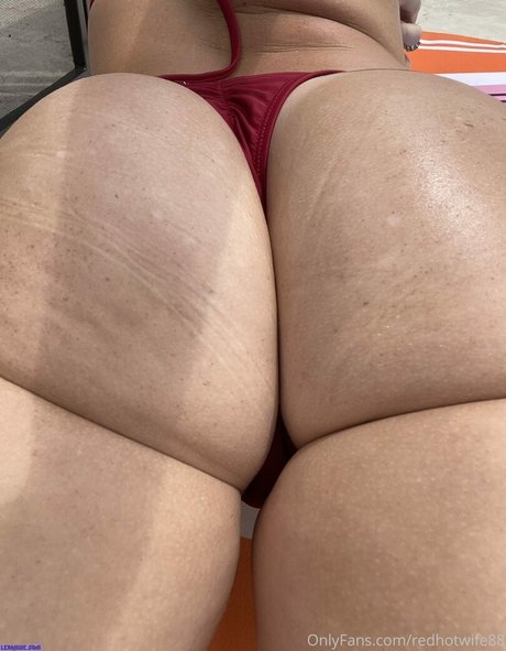 Nagie wyciekłe zdjęcie OnlyFans od Redhotwife88