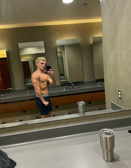 Nagie wyciekłe zdjęcie OnlyFans od Twentoofree