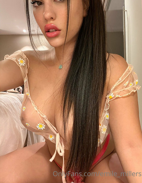 Nagie wyciekłe zdjęcie OnlyFans od Emilemillers