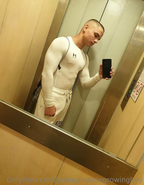 Nagie wyciekłe zdjęcie OnlyFans od Youngmusclegrowingboy