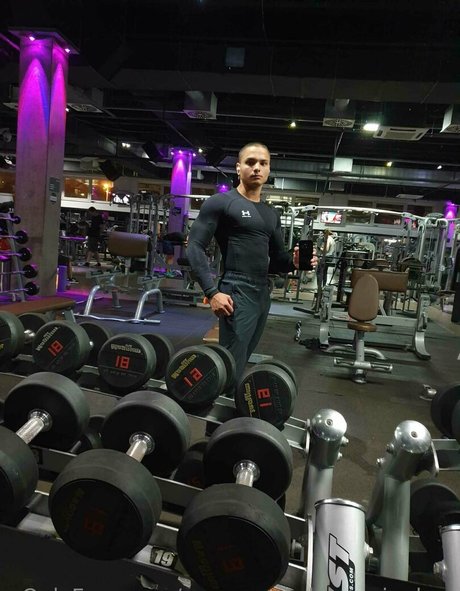 Youngmusclegrowingboy