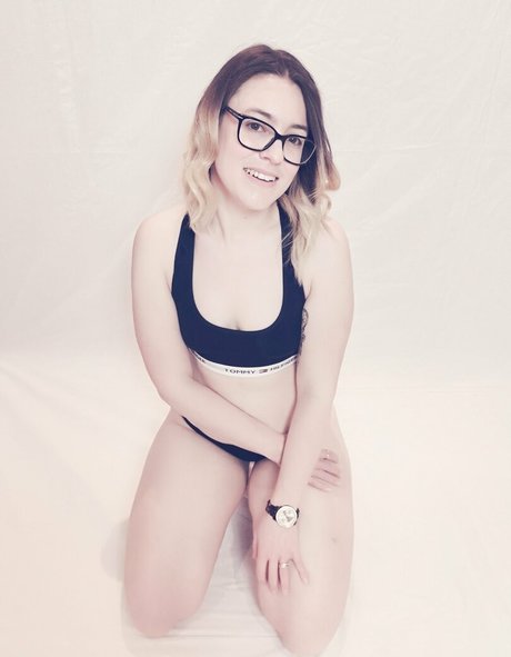 Nagie wyciekłe zdjęcie OnlyFans od Innocenthotwifexxx