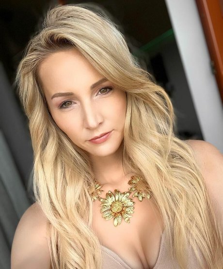 Nagie wyciekłe zdjęcie OnlyFans od Melissa Naschenweng