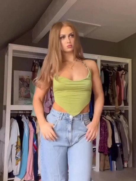 Nagie wyciekłe zdjęcie OnlyFans od Maisie Smith