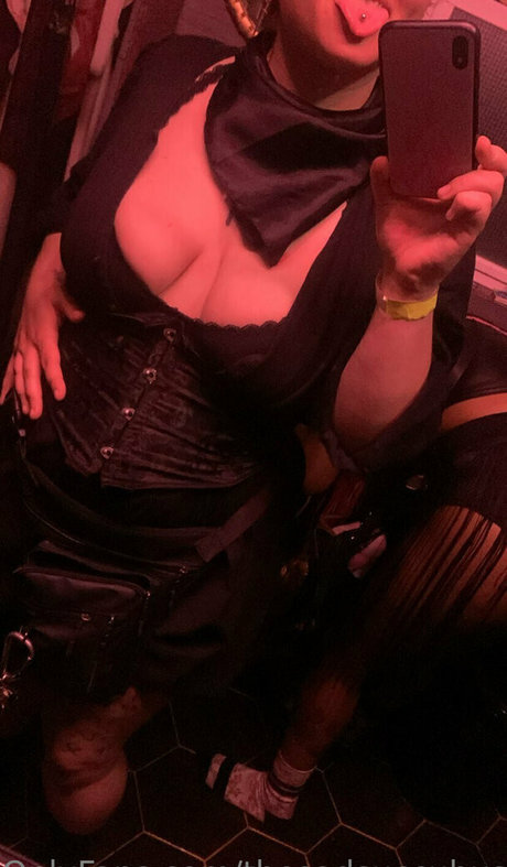 Nagie wyciekłe zdjęcie OnlyFans od Thesadsuccubus