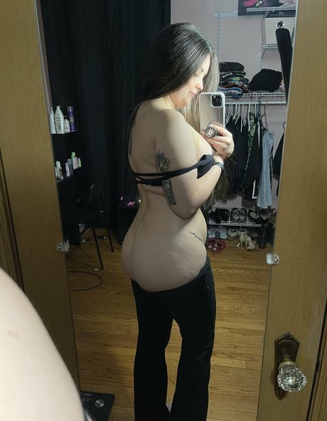 Nagie wyciekłe zdjęcie OnlyFans od Karby