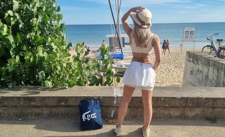 Nagie wyciekłe zdjęcie OnlyFans od Laure Valee